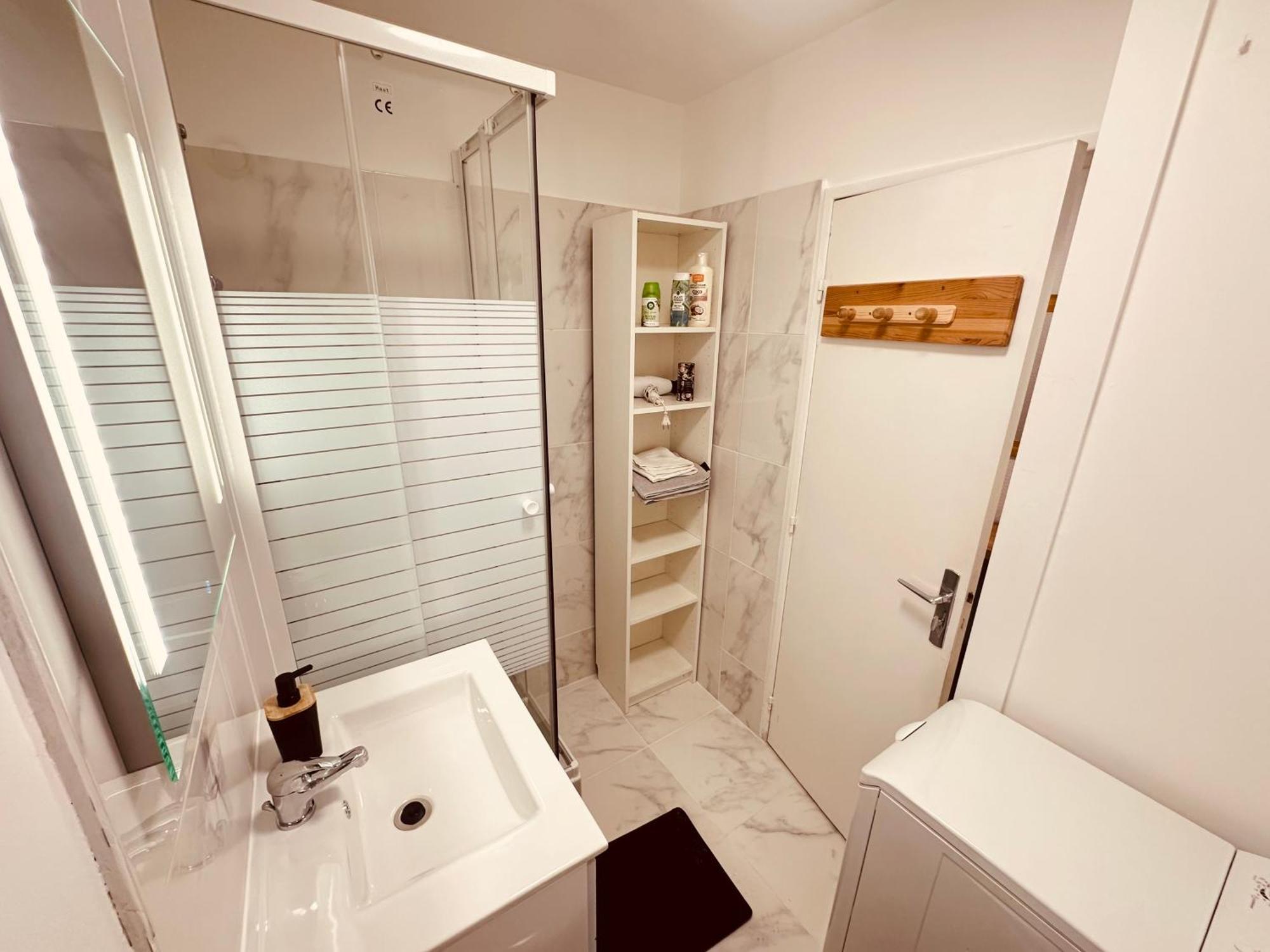 Studio Elegant A Cergy Buitenkant foto